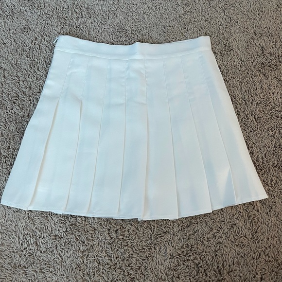White Pleated Skirt. Didn’t fit me. 😩 - Picture 2 of 2